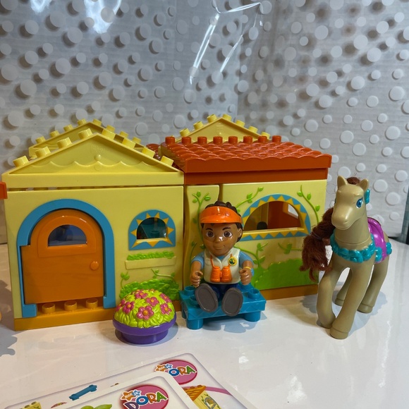 MEGA BLOKS Dora the Explorer Buildable House 3026 - Picture 3 of 14